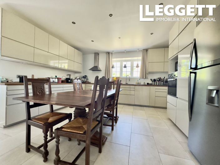 Image No.6-6 Bed House for sale