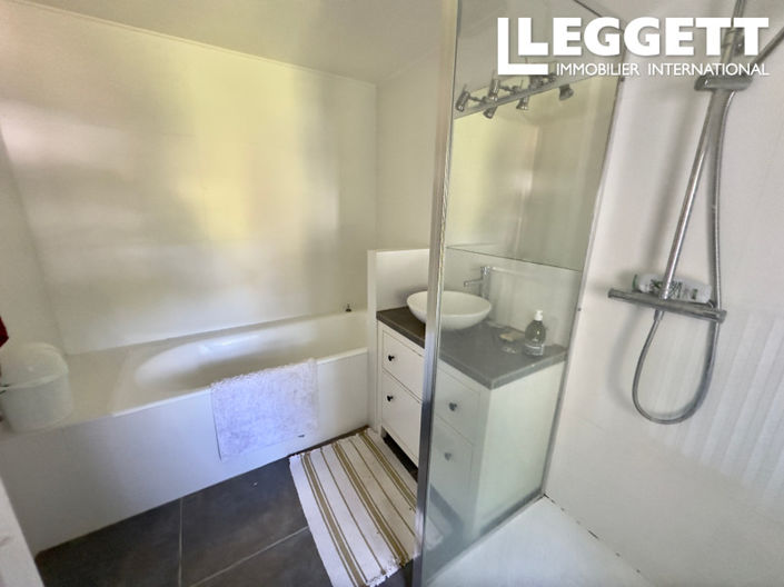 Image No.8-6 Bed House for sale
