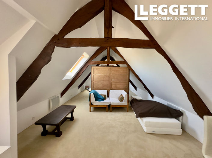 Image No.8-6 Bed House for sale