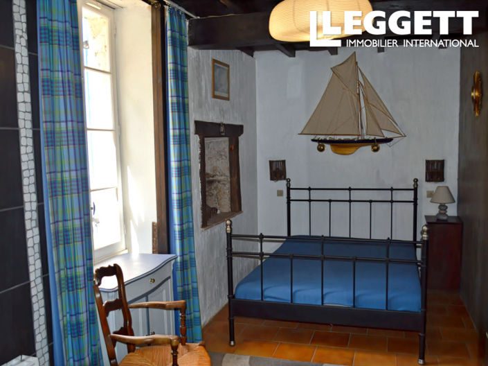 Image No.8-5 Bed House for sale