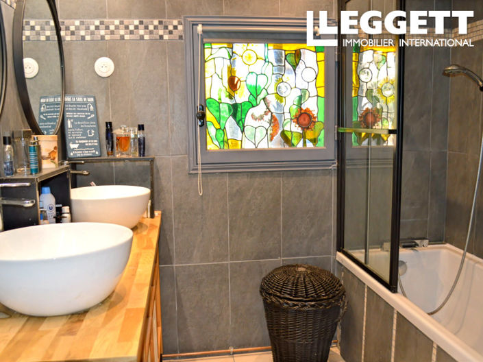 Image No.9-5 Bed House for sale