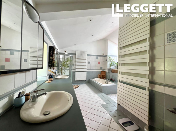 Image No.10-7 Bed House for sale