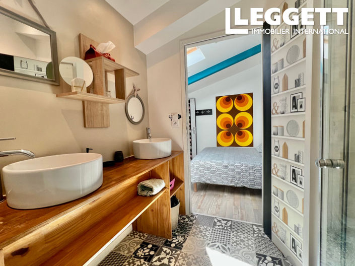 Image No.7-7 Bed House for sale