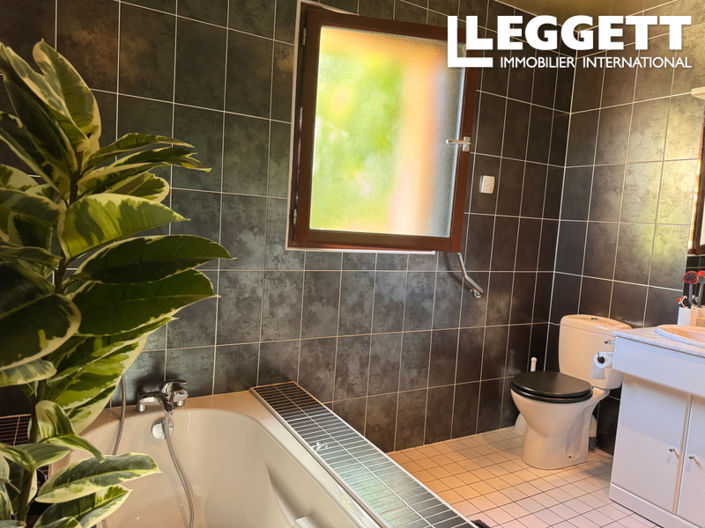 Image No.6-2 Bed House for sale