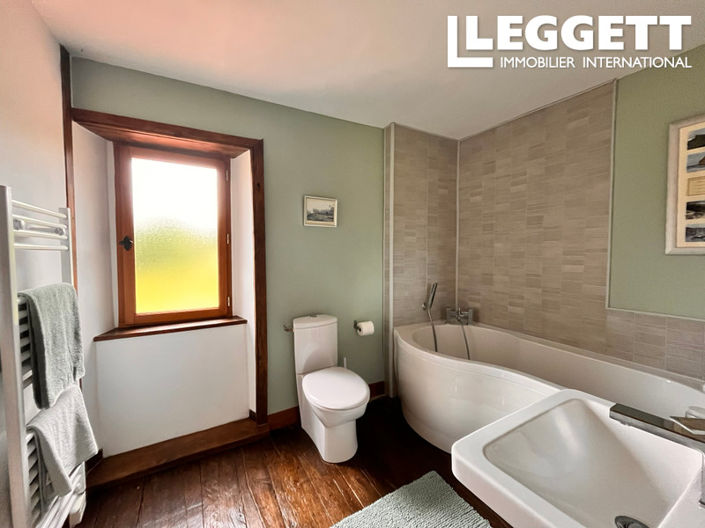Image No.10-3 Bed House for sale