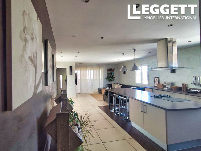 Image No.5-6 Bed House for sale