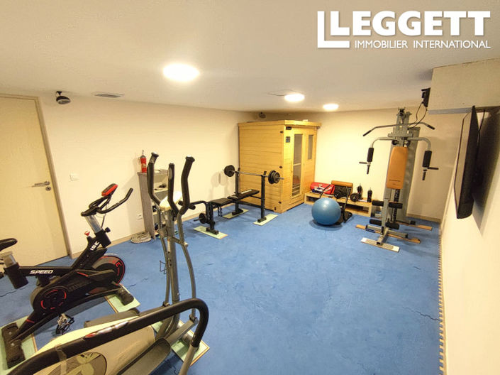Image No.9-6 Bed House for sale