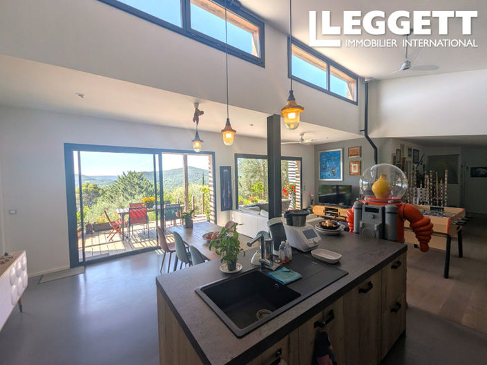 Image No.8-3 Bed House for sale