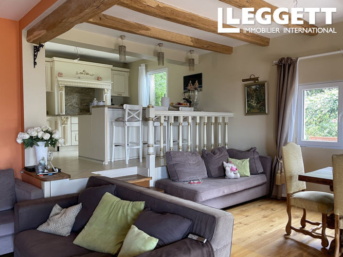 Image No.8-7 Bed House for sale