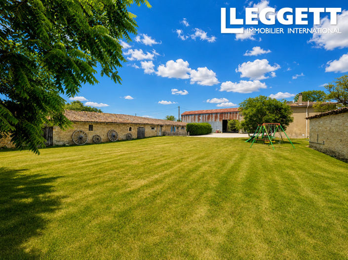 Image No.8-8 Bed House for sale