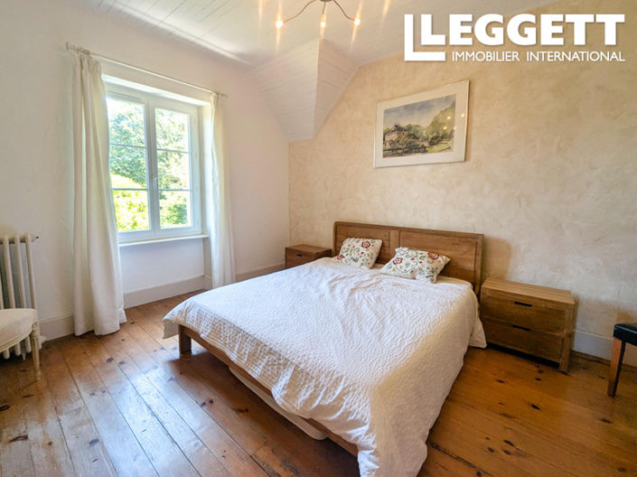Image No.8-6 Bed House for sale