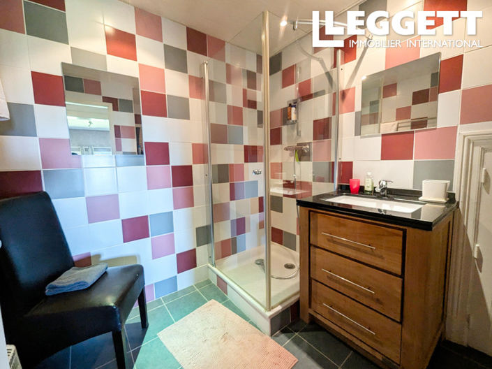 Image No.9-6 Bed House for sale