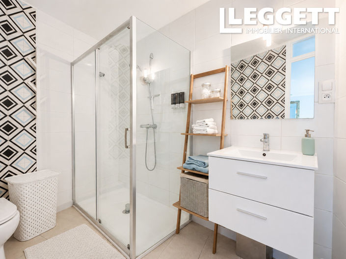 Image No.10-6 Bed House for sale