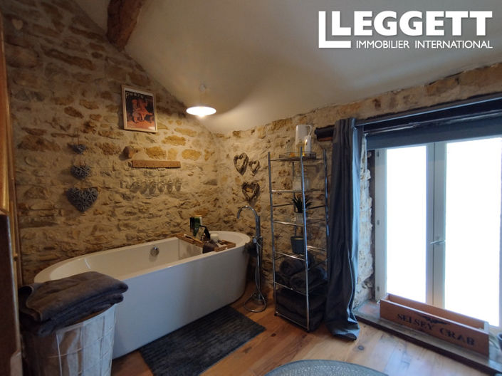 Image No.10-3 Bed House for sale