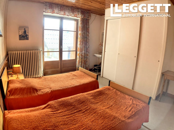 Image No.8-4 Bed House for sale