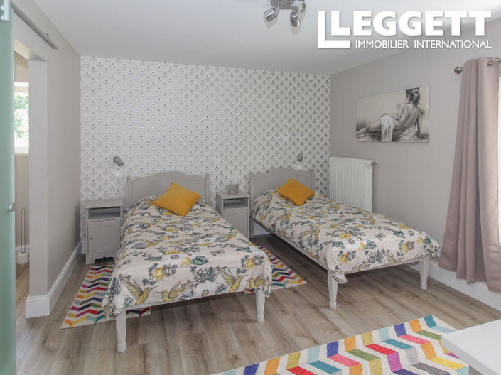 Image No.10-3 Bed House for sale