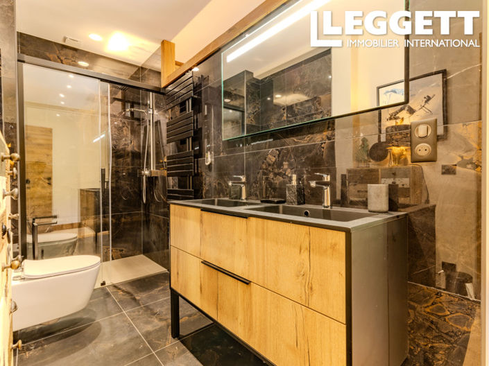 Image No.7-5 Bed House for sale