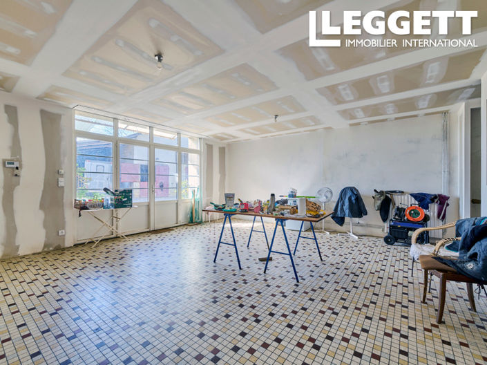 Image No.6-8 Bed House for sale