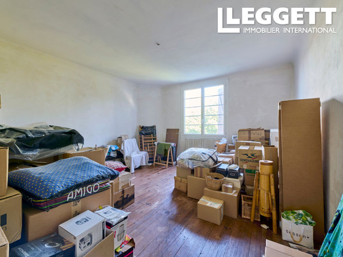 Image No.9-8 Bed House for sale