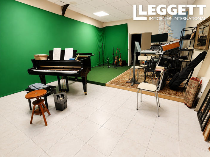 Image No.2-4 Bed House for sale