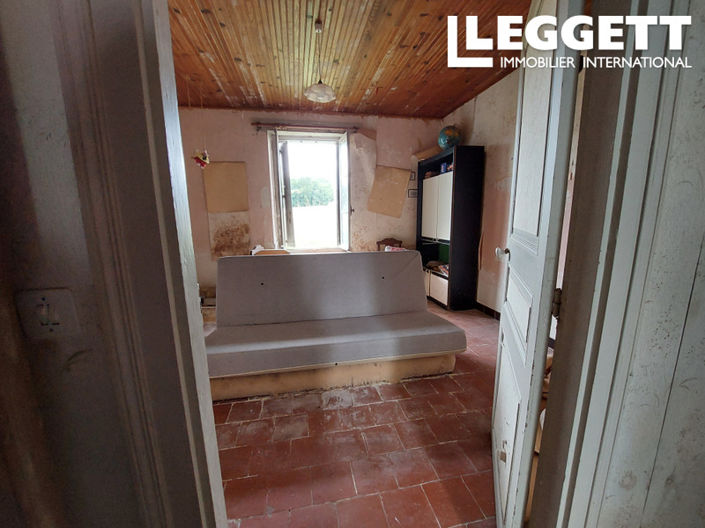 Image No.5-2 Bed House for sale