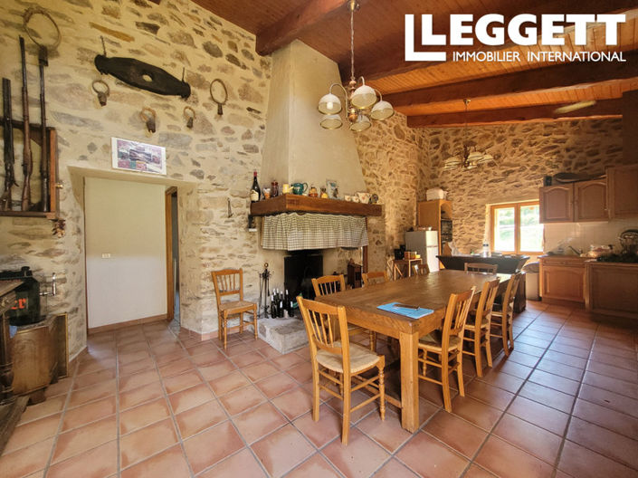 Image No.7-6 Bed House for sale
