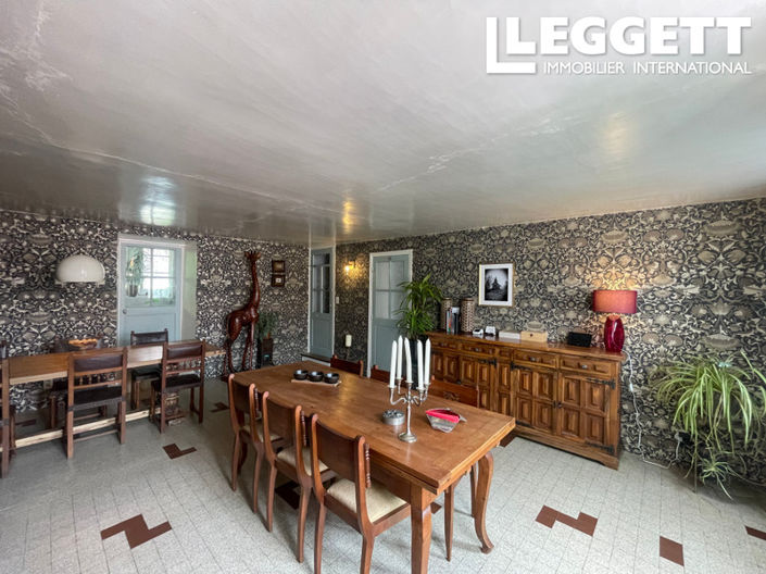 Image No.6-8 Bed House for sale