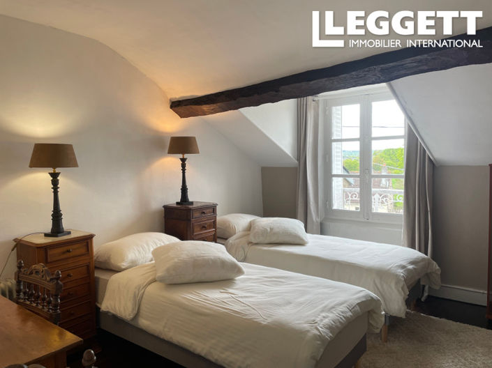 Image No.9-8 Bed House for sale
