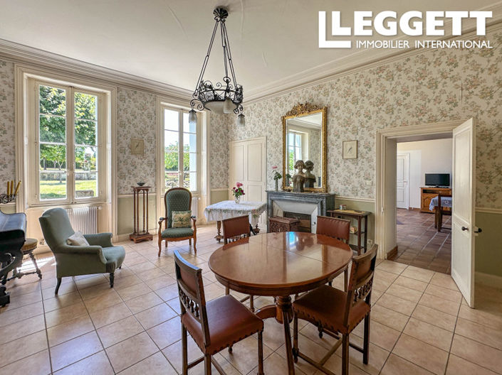 Image No.9-5 Bed House for sale