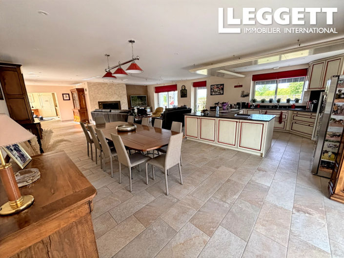 Image No.5-6 Bed House for sale