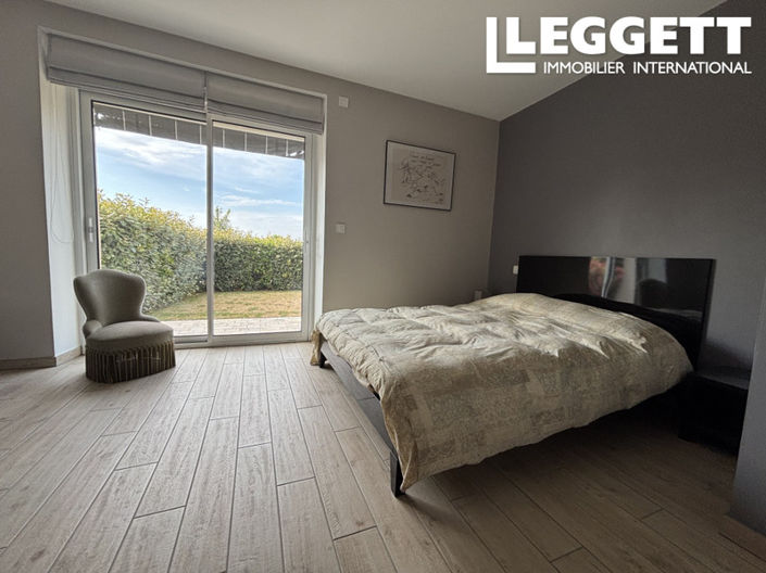 Image No.6-6 Bed House for sale