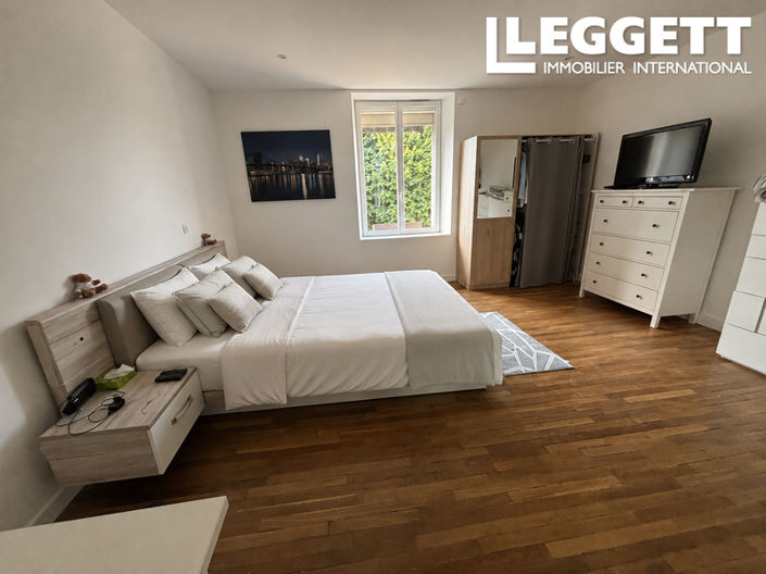 Image No.9-6 Bed House for sale