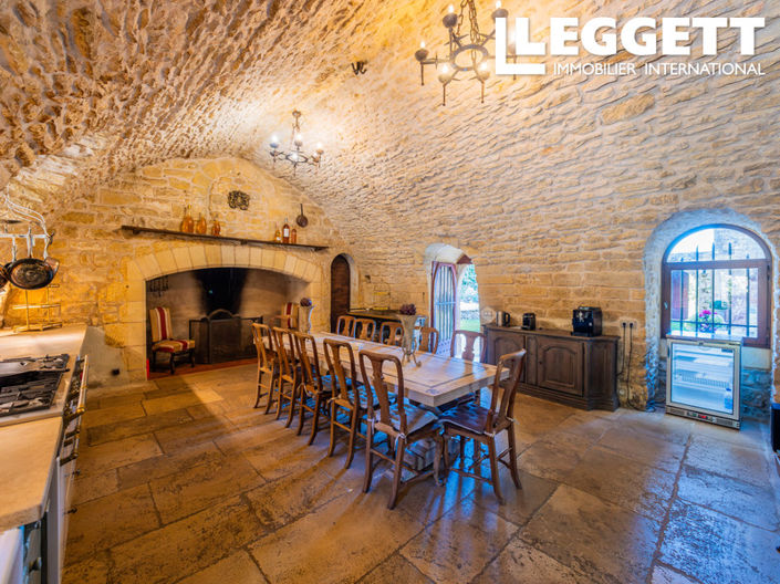 Image No.6-17 Bed Chateaux for sale