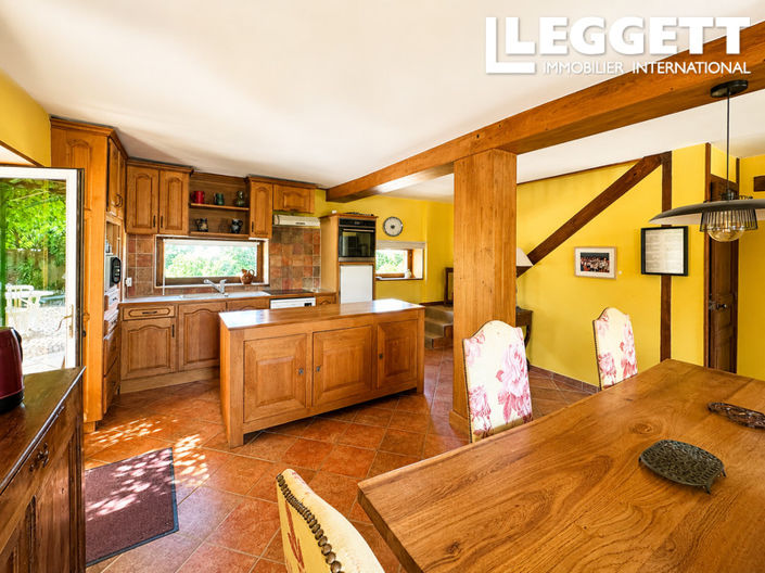 Image No.9-8 Bed House for sale