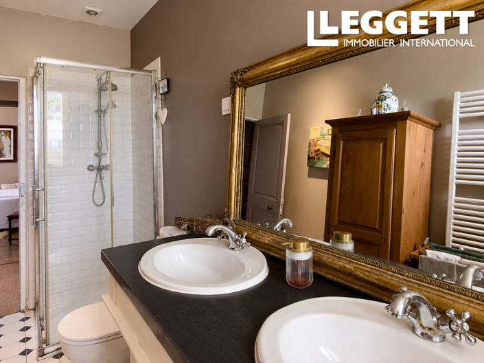 Image No.10-5 Bed House for sale