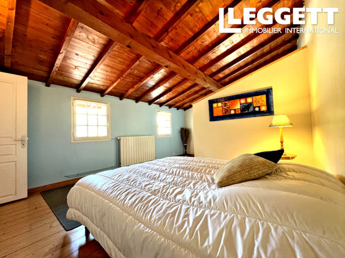 Image No.7-7 Bed House for sale