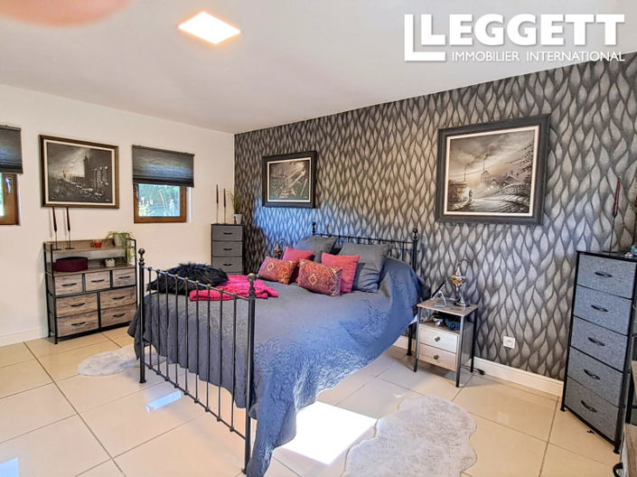 Image No.8-4 Bed House for sale