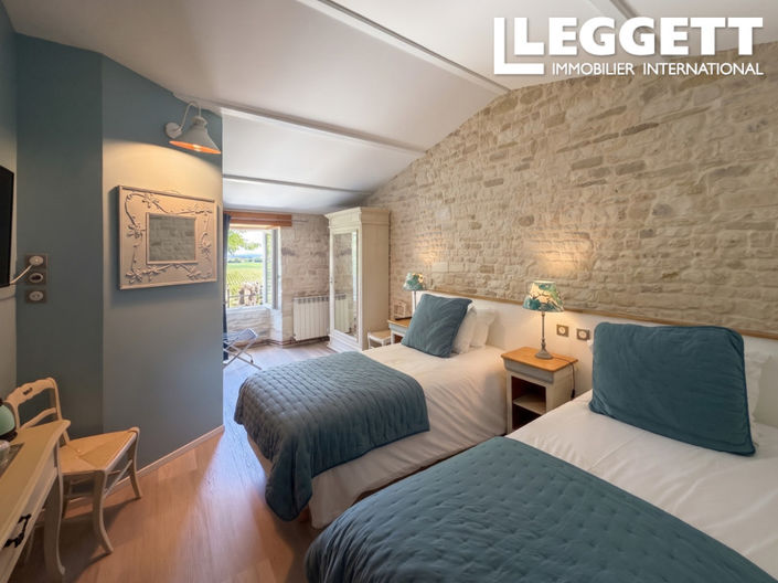 Image No.7-7 Bed House for sale