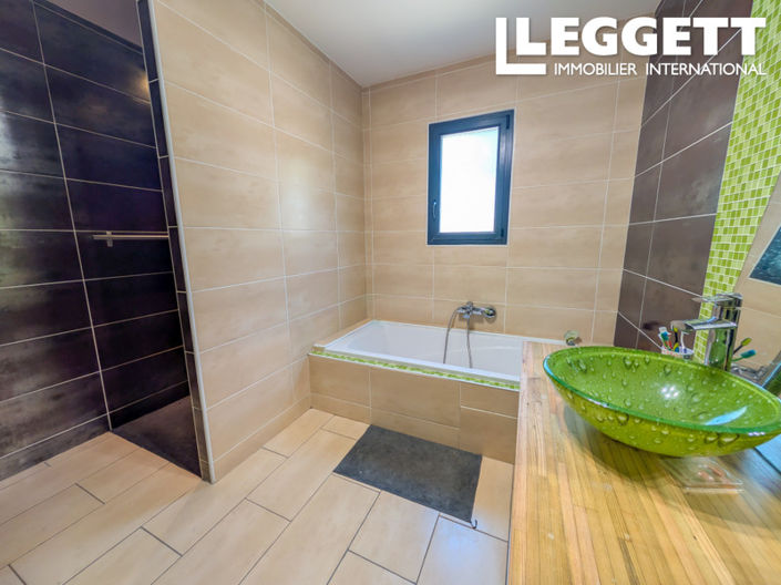 Image No.10-5 Bed House for sale