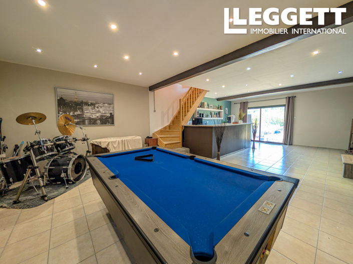 Image No.8-5 Bed House for sale