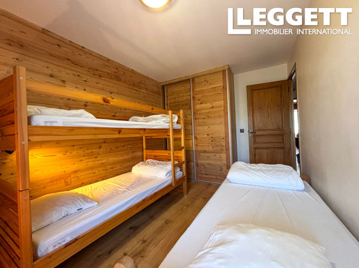 Image No.9-3 Bed Commercial for sale