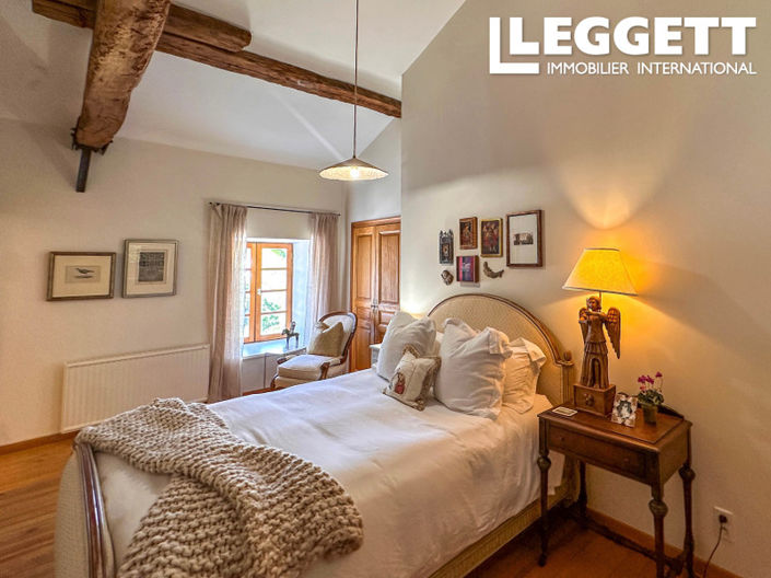 Image No.9-5 Bed House for sale