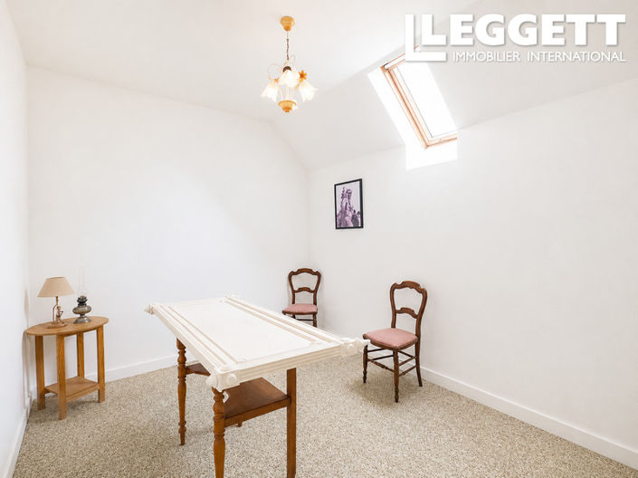 Image No.8-6 Bed House for sale