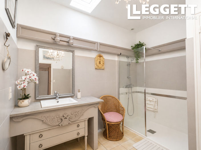 Image No.9-6 Bed House for sale