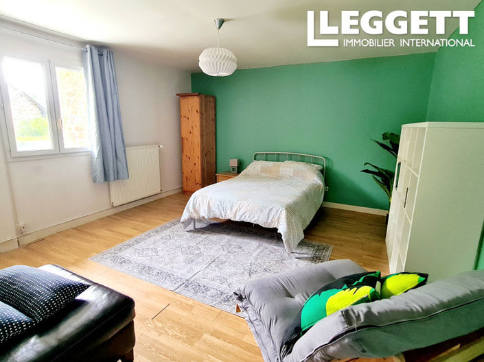 Image No.8-5 Bed House for sale