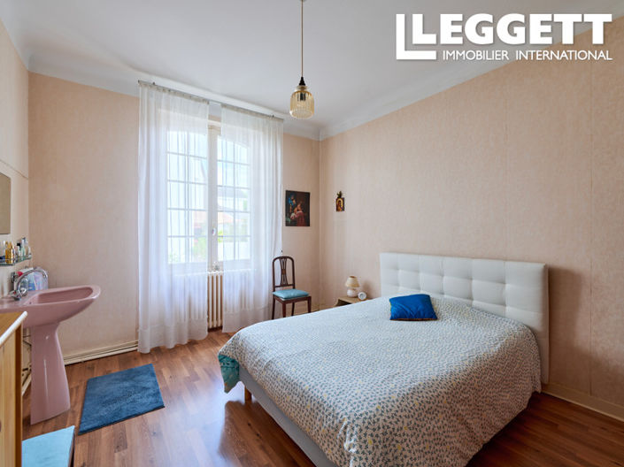 Image No.10-3 Bed House for sale