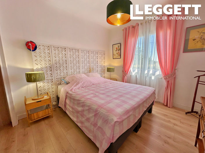 Image No.6-5 Bed House for sale