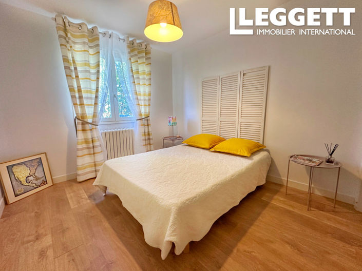 Image No.8-5 Bed House for sale