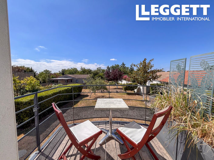 Image No.2-4 Bed House for sale