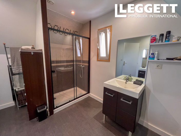 Image No.7-4 Bed House for sale